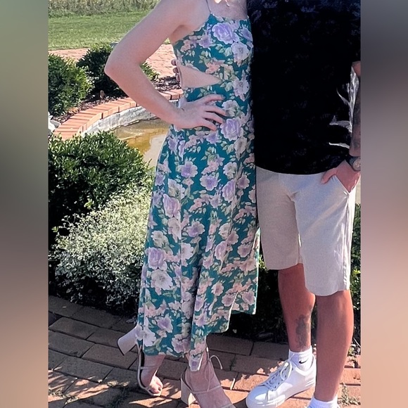 Stunning Open Back Dress - Picture 2 of 6